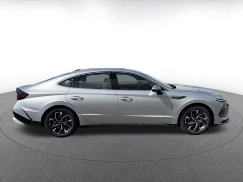 Used 2025 Hyundai Sonata SEL FWD image 16