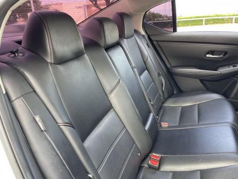 Used 2022 Nissan Sentra SR w/ SR Premium Package FWD image 29