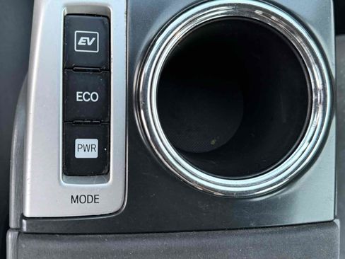 Used 2014 Toyota Prius V Two FWD image 60