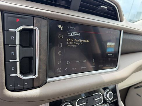 Used 2024 GMC Yukon XL Denali RWD image 28