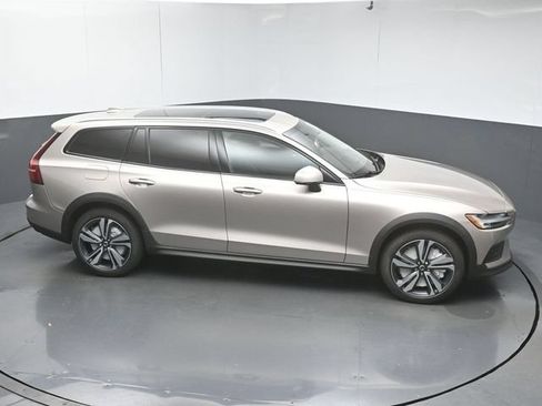 New 2026 Volvo V60 B5 Cross Country Plus w/ Protection Package Premier AWD/4WD image 51