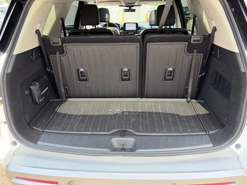 Used 2025 Nissan Pathfinder Platinum AWD/4WD image 23