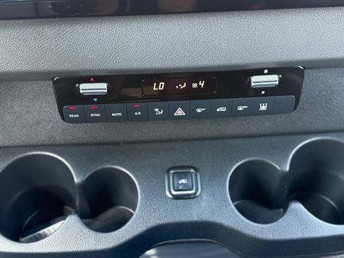 Used 2021 Mercedes-Benz Sprinter 2500 image 21