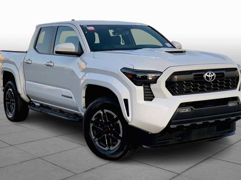 Used 2024 Toyota Tacoma TRD Sport image 2