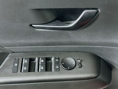 Used 2025 Hyundai Kona SEL FWD image 15