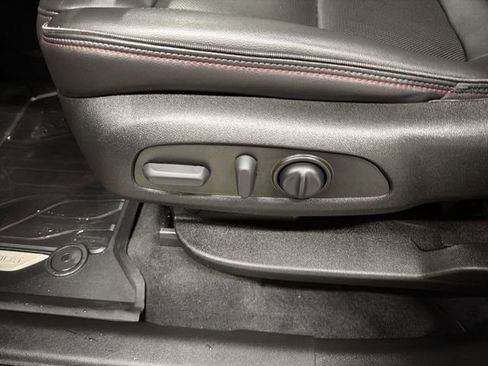 Used 2023 Chevrolet Traverse RS image 23