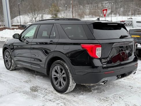 Used 2023 Ford Explorer XLT w/ Equipment Group 202A image 4