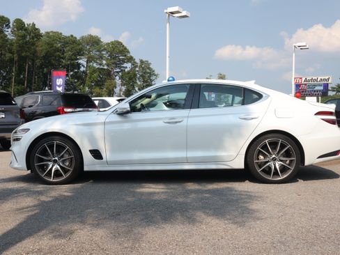 Used 2025 Genesis G70 2.5T RWD image 2