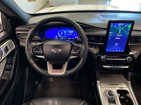 Certified 2023 Ford Explorer Platinum w/ Technology Package AWD/4WD image 13