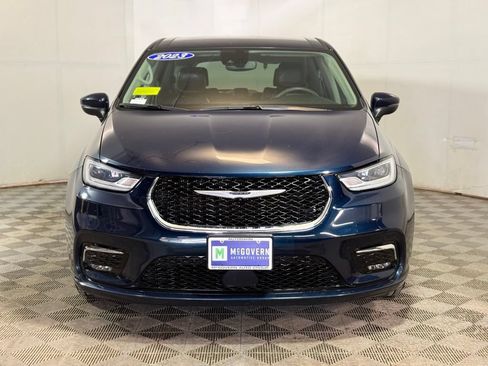 Used 2023 Chrysler Pacifica Touring-L FWD image 10