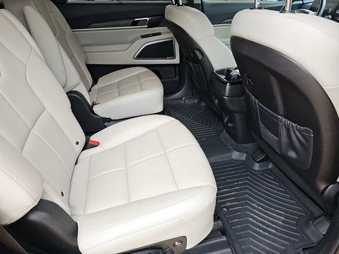 Used 2024 Kia Telluride EX w/ EX Captain's Chair Package FWD image 12