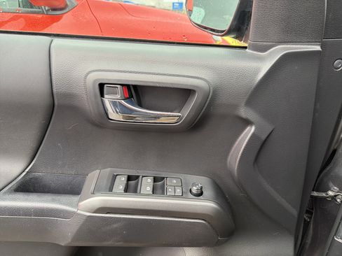 Used 2023 Toyota Tacoma TRD Off-Road image 15