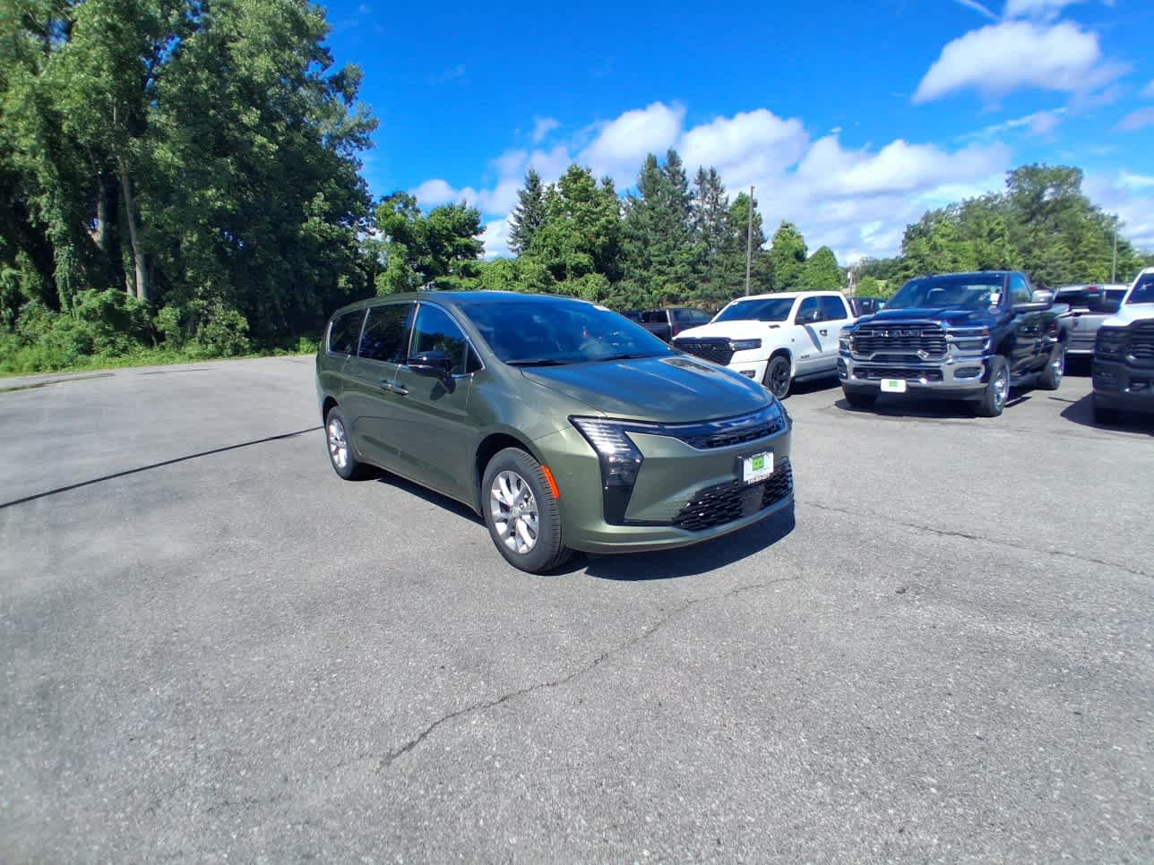 New 2027 Chrysler Pacifica Select AWD/4WD image 3