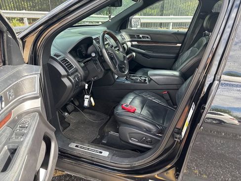 Used 2017 Ford Explorer Platinum AWD/4WD image 5