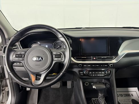 Used 2020 Kia Niro LXS image 3