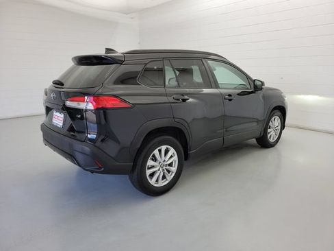 Used 2022 Toyota Corolla Cross LE FWD image 5
