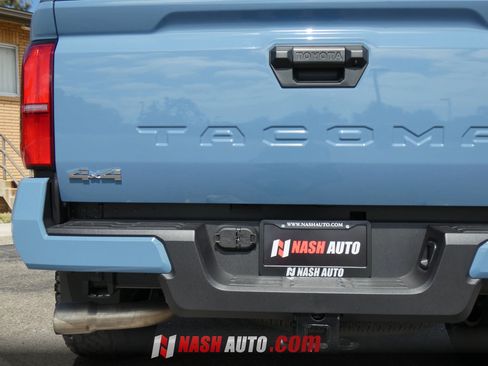 Used 2026 Toyota Tacoma SR5 AWD/4WD image 11