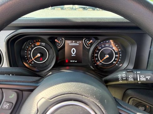 Used 2025 Jeep Wrangler Unlimited Sport AWD/4WD image 13