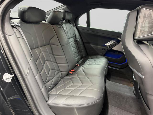 Used 2024 BMW 760i xDrive w/ Executive Package AWD/4WD image 17