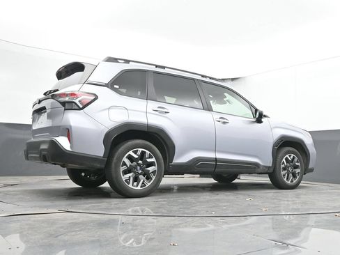 Used 2025 Subaru Forester Premium AWD/4WD image 23
