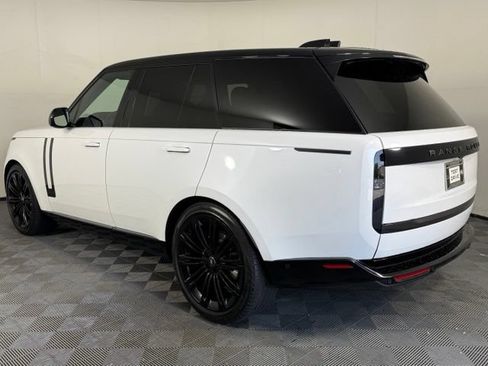 Used 2024 Land Rover Range Rover SE AWD/4WD image 4