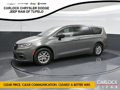 Used 2025 Chrysler Pacifica Select