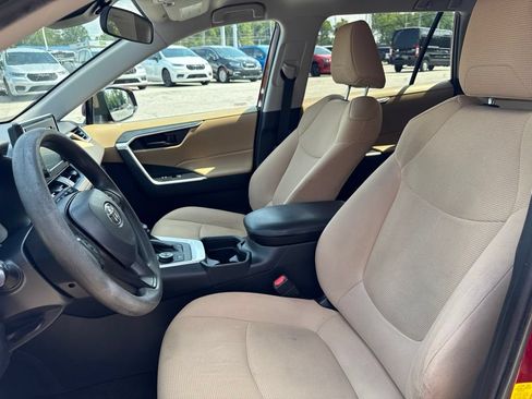 Used 2019 Toyota RAV4 LE w/ Carpet Mat Package AWD/4WD image 40