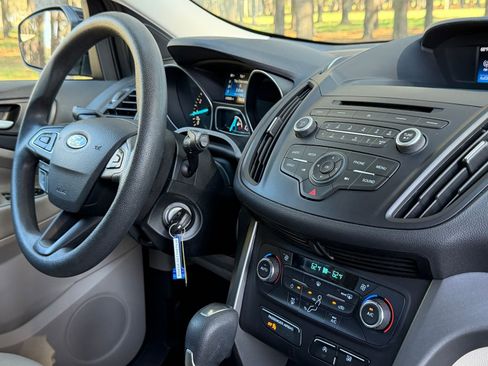 Used 2017 Ford Escape SE image 18