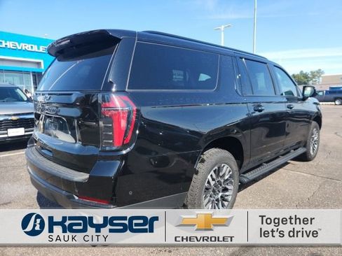 Used 2025 Chevrolet Suburban Z71 image 2