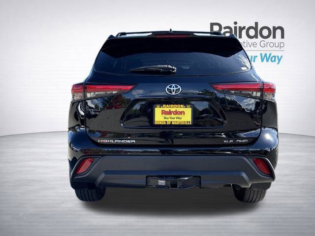 Used 2021 Toyota Highlander XLE AWD/4WD image 6