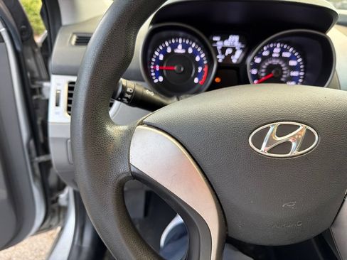 Used 2013 Hyundai Elantra GLS FWD image 6