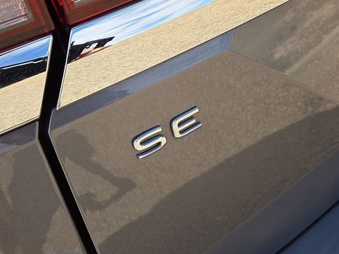 Used 2025 Volkswagen Atlas SE image 11