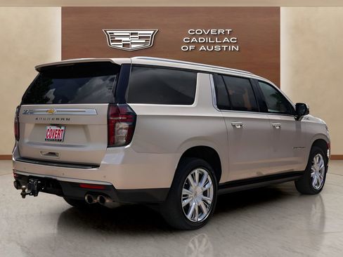Used 2021 Chevrolet Suburban High Country AWD/4WD image 4