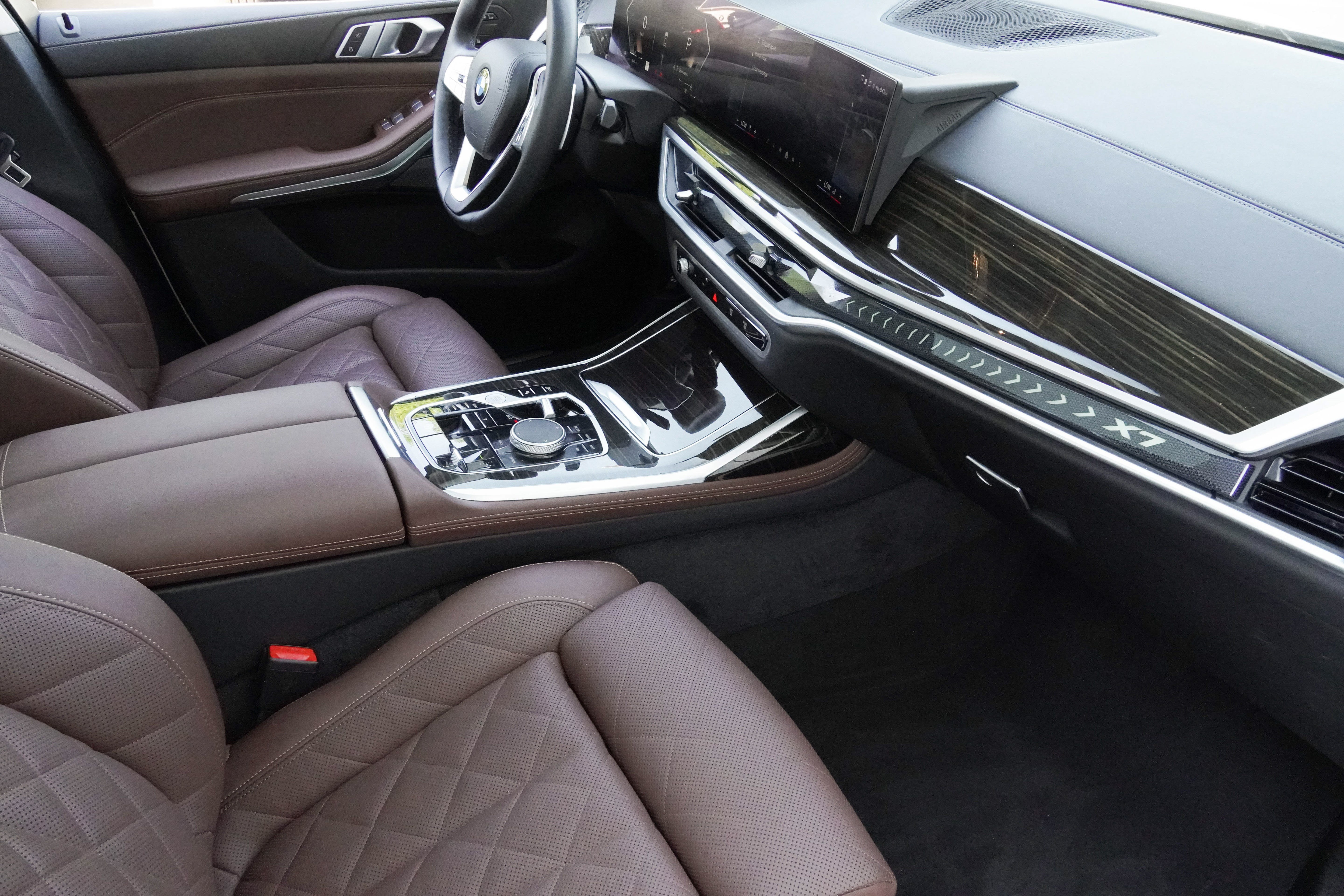 Certified 2024 BMW X7 xDrive40i w/ Premium Package AWD/4WD image 7