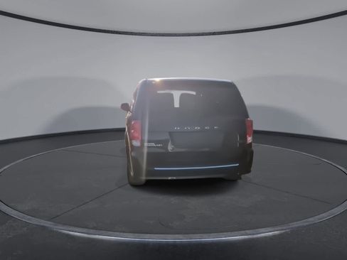 Used 2019 Dodge Grand Caravan SE w/ UConnect Hands-Free Group image 7