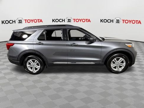 Used 2024 Ford Explorer XLT AWD/4WD image 9