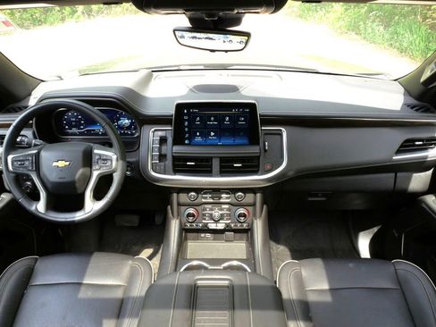 Used 2023 Chevrolet Tahoe Premier AWD/4WD image 18
