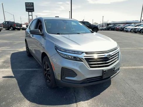 Used 2023 Chevrolet Equinox LS AWD/4WD image 2