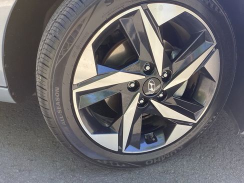 Used 2023 Hyundai Elantra SEL w/ Convenience Package FWD image 6