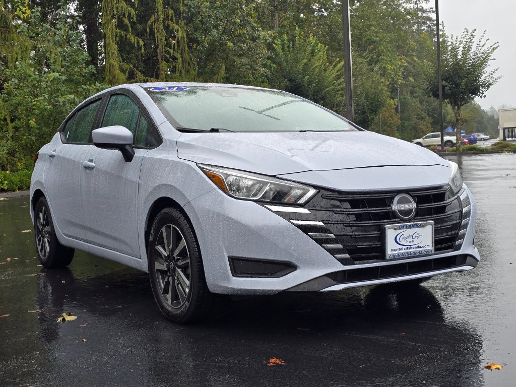 Used 2024 Nissan Versa SV FWD image 3