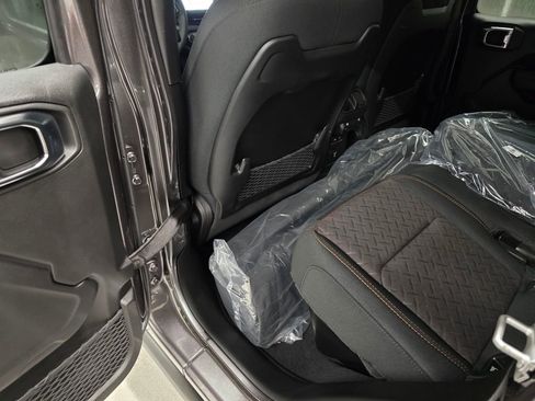 New 2025 Jeep Gladiator Mojave w/ Convenience Group image 34