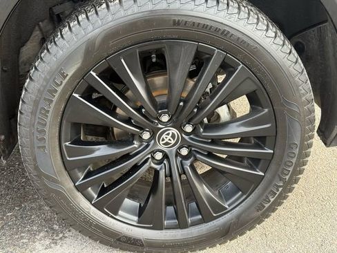 Certified 2023 Toyota Venza Nightshade image 36