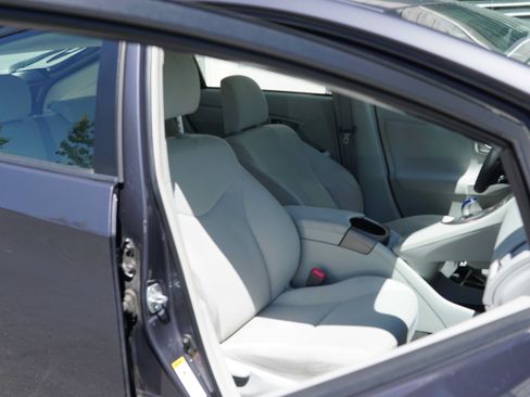 Used 2013 Toyota Prius Three FWD image 32