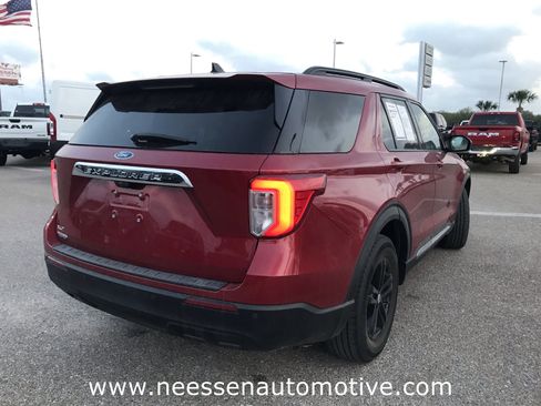 Used 2022 Ford Explorer XLT image 7