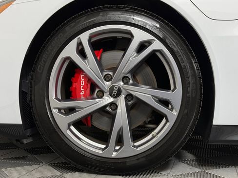 Used 2023 Audi e-tron GT Premium Plus image 11