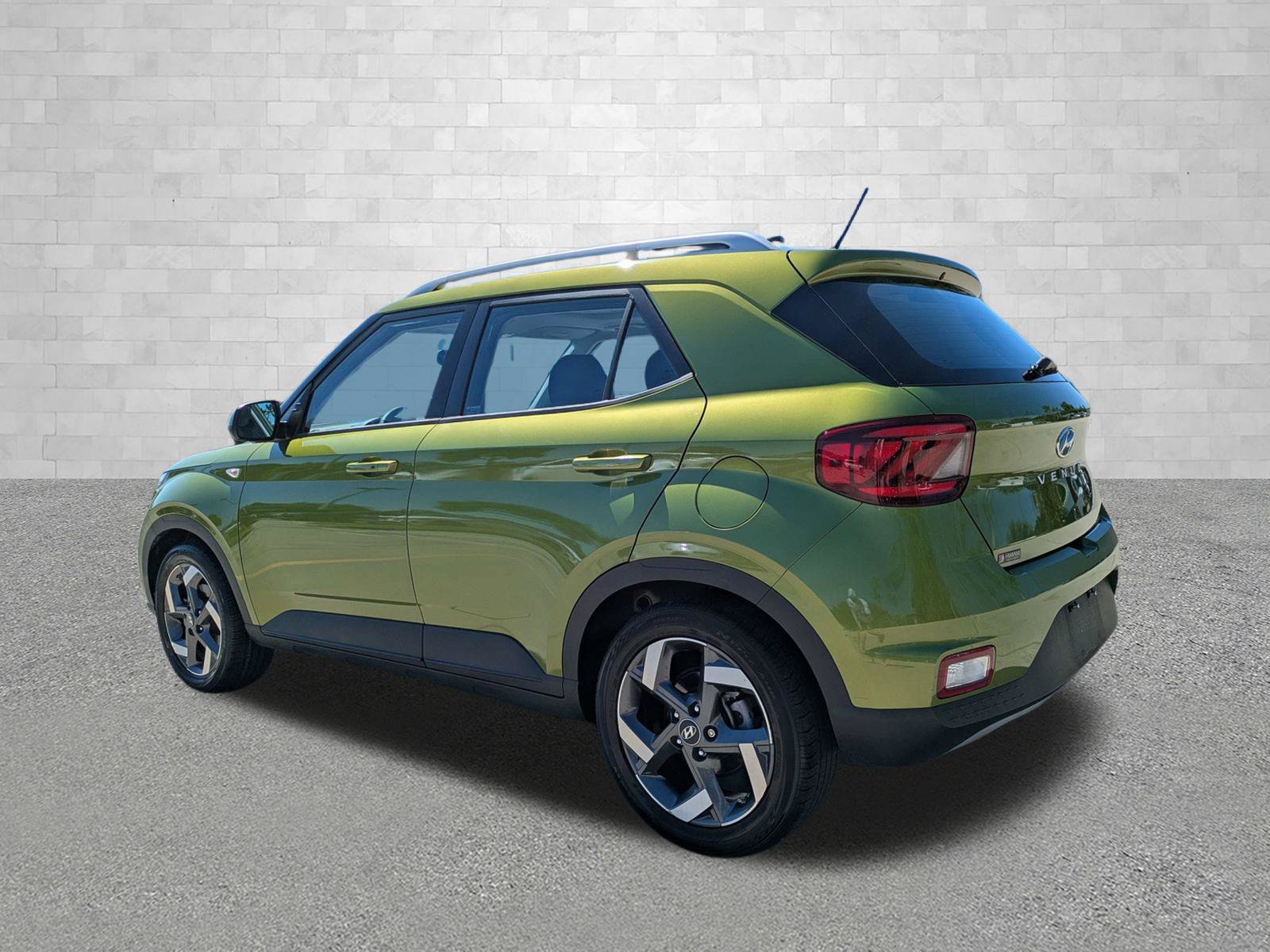 Certified 2024 Hyundai Venue SEL FWD image 4