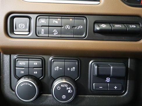 Used 2021 Chevrolet Suburban High Country w/ Premium Package image 31