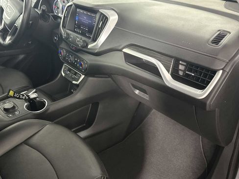 Used 2023 GMC Terrain SLT image 30