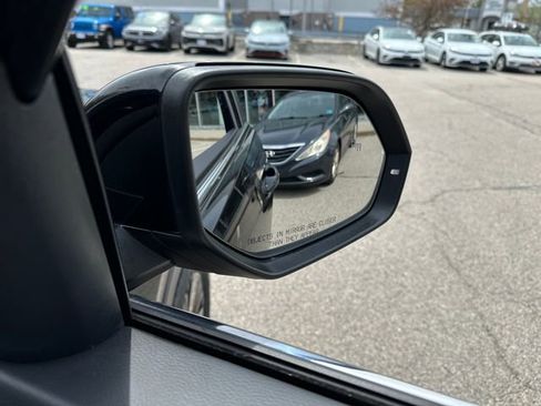 Certified 2024 Volkswagen Atlas Cross Sport SE w/ Panoramic Sunroof Package AWD/4WD image 38