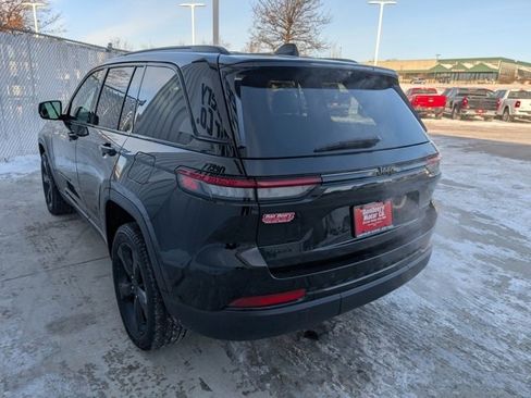 Used 2024 Jeep Grand Cherokee Limited w/ Luxury Tech Group II image 22